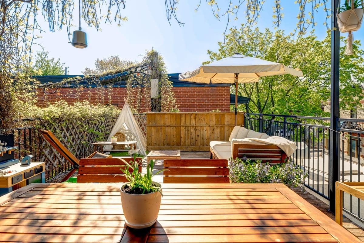 Terrasse ensoleillée Plateau-Mont-Royal Montréal, propriété achetée avec Alexia Soudin