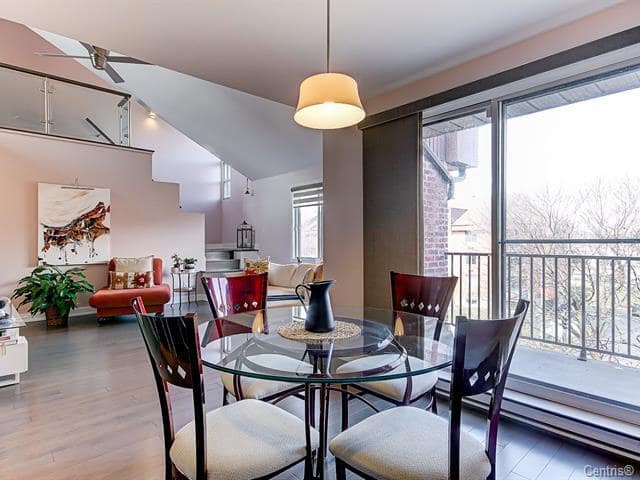 Salon et salle à manger en home staging dans un condo à Montréal, mise en valeur professionnelle avant la mise en marché